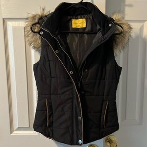 Prince & Fox • puffer vest faux fur trim hood black quilted
